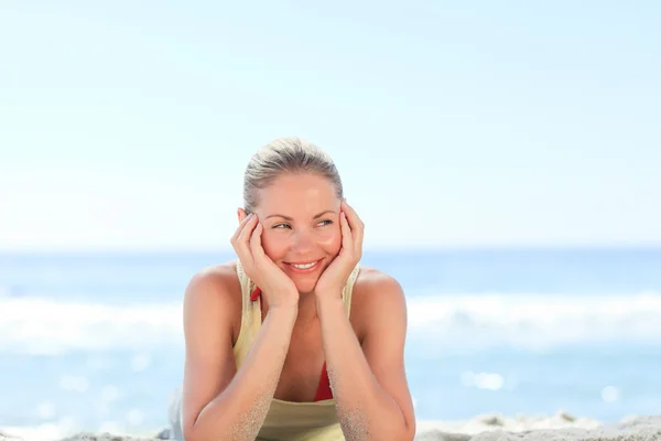 Lovely woman sunbathing at the beach — Stock Photo, Image