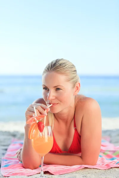 Cute woman drinking her cocktail — Stock Photo, Image