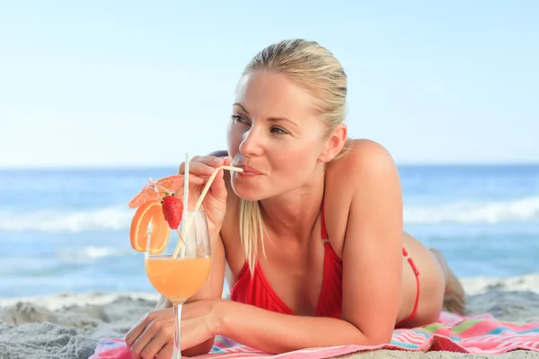 Pretty woman drinking her cocktail — Stock Photo, Image