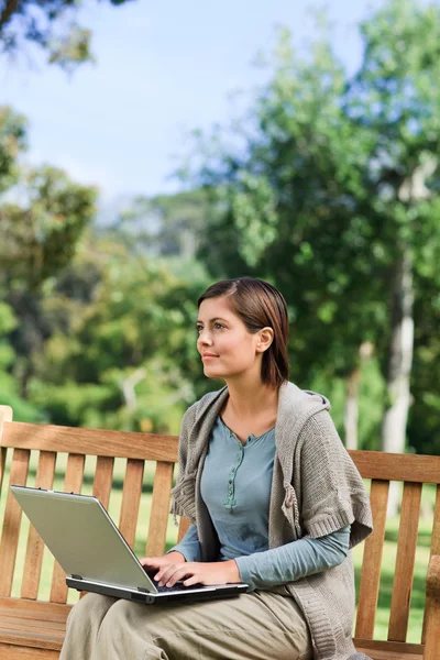 Young woman working on her laptop — Stock Photo, Image