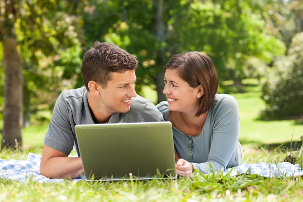 Lovers working on their laptop — Stock Photo, Image