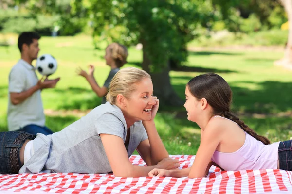 Family in the park — Stock Photo, Image