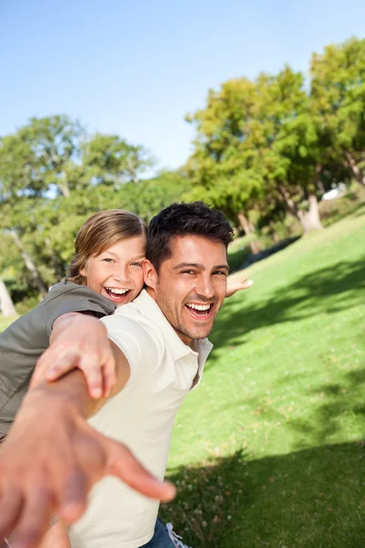 Father playing with his son in the park — Stock Photo, Image