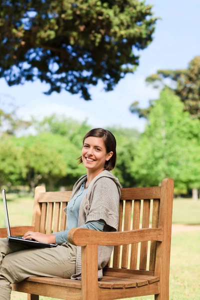 Woman working on her laptop — Stock Photo, Image
