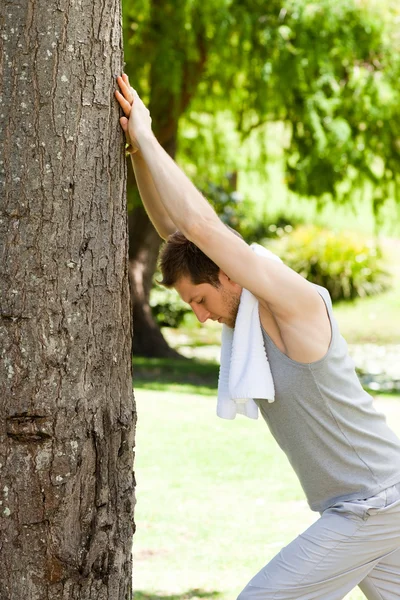Man doing his stretches in the park — Stock Photo, Image