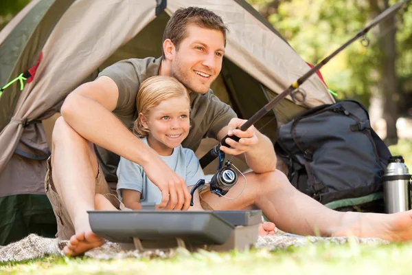 Father fishing with his son — Stock Photo, Image