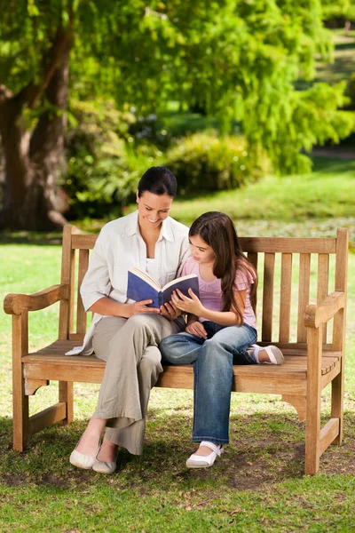 Mother and her daughter reading a book — Stock Photo, Image