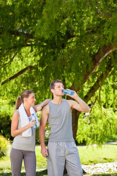 Couple drinking water — Stock Photo, Image