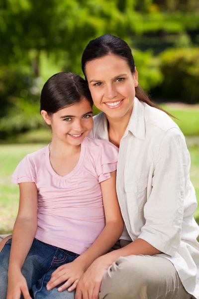 Portrait of a mother and her daughter — Stock Photo, Image
