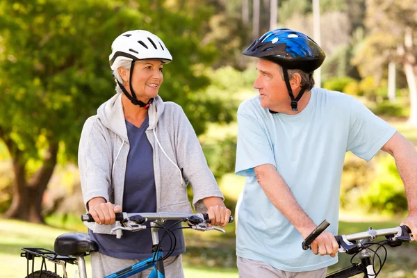 Mature couple with their bikes — Stock Photo, Image