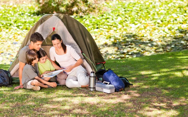 Family camping in the park — Stock Photo, Image