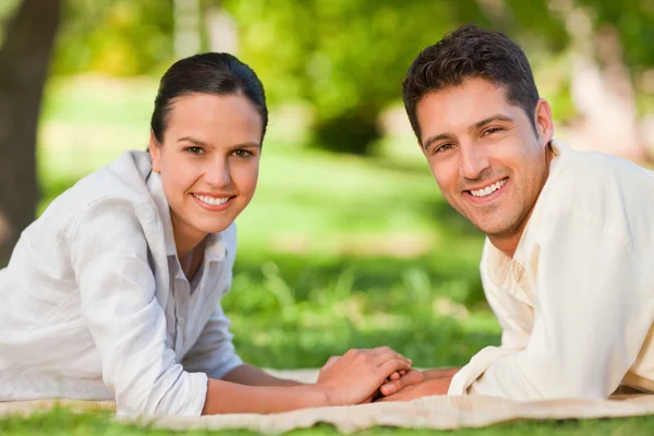 Enamored couple in the park Royalty Free Stock Photos