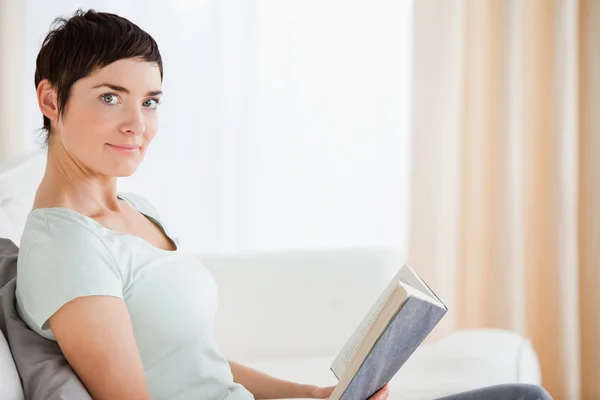 Short-haired woman holding a book — Stock Photo, Image