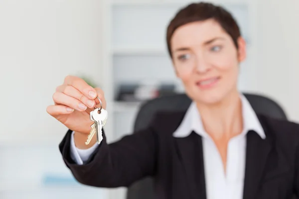 Woman showing keys — Stock Photo, Image