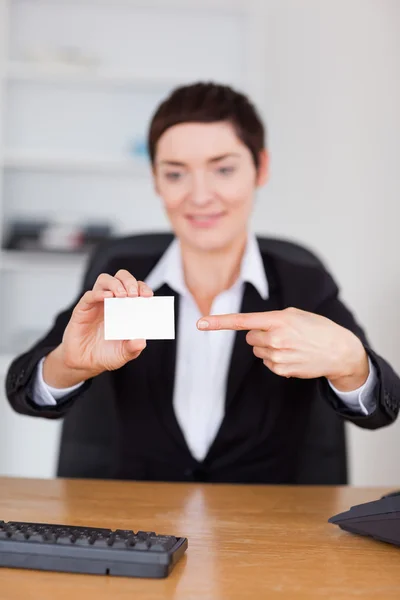 Portrait of a secrertary showing a blank business card — Stock Photo, Image