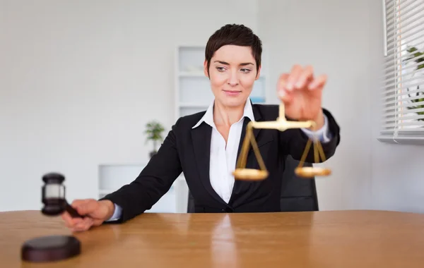 Young woman with a gavel and the justice scale — Stock Photo, Image