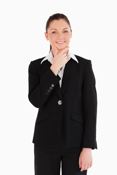 Söt kvinna i kostym poserar — Stockfoto