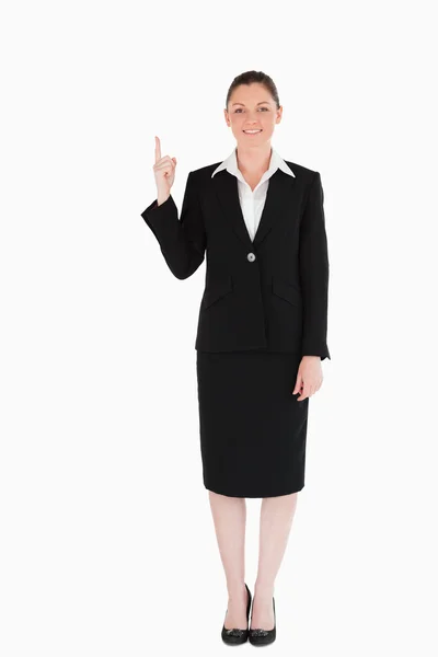 Snygg kvinna i kostym som pekar på en kopia utrymme — Stockfoto