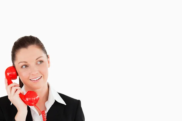 Attraktiv kvinna i kostym på telefonen — Stockfoto