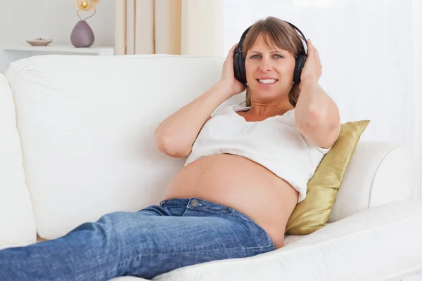 Pregnant woman listening to music Royalty Free Stock Photos