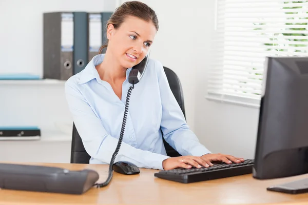 Busy businesswoman working — Stock Photo, Image