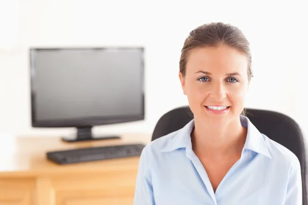 Businesswoman posing in her office — Stock Photo, Image