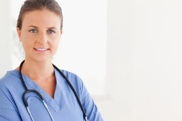 Nahaufnahme einer Krankenschwester im Stehen — Stockfoto
