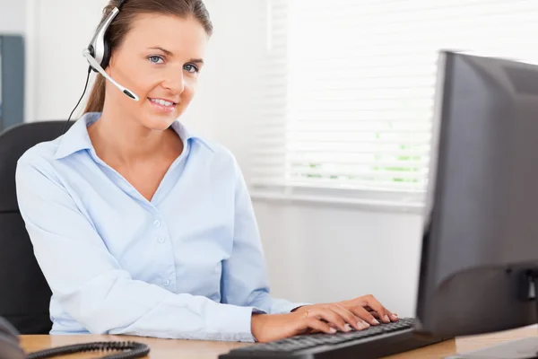 Secretary with headset in an office — Stock Photo, Image