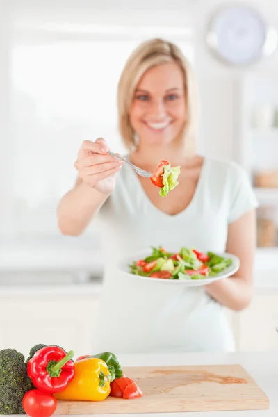 Beautiful woman offering salad — Stock Photo, Image