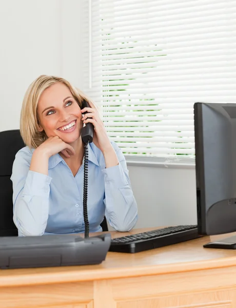 Cheerful businesswoman on phone looks at the ceiling — Stock Photo, Image