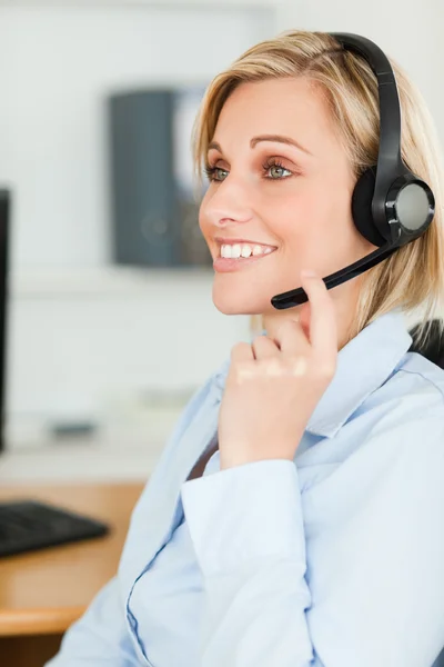 Portrait of a smiling businesswoman with headset looking elsewhe — Stock Photo, Image