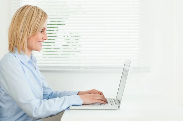 Gorgeous businesswoman working on laptop — Stock Photo, Image