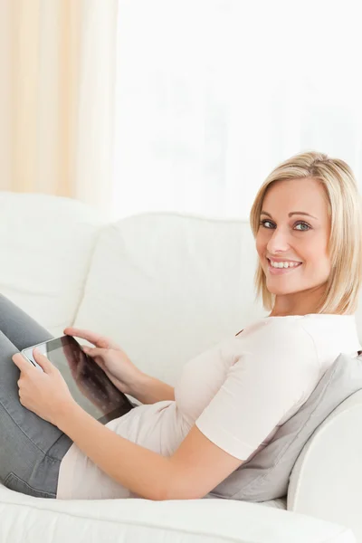 Portrait of a woman with a tablet computer — Stock Photo, Image