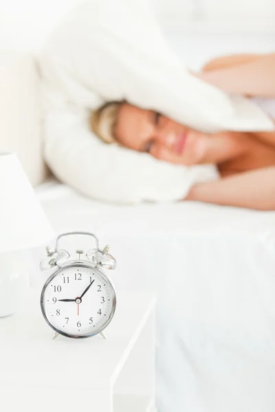 Portrait of a dissatisfied blonde woman waking up — Stock Photo, Image