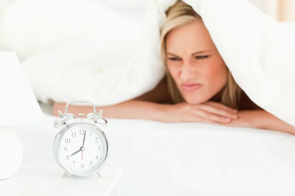 Dissatisfied blonde woman waking up — Stock Photo, Image