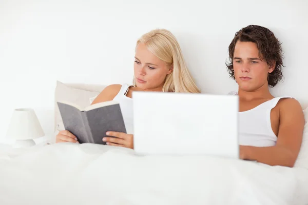 Couple in their bed — Stock Photo, Image