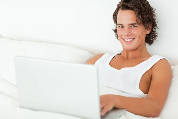 Smiling man using a notebook — Stock Photo, Image
