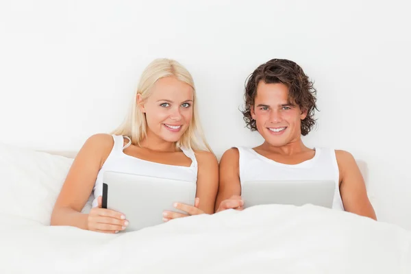 Couple with tablet computers — Stock Photo, Image