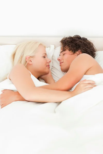 Primo piano di una coppia che dorme — Foto Stock