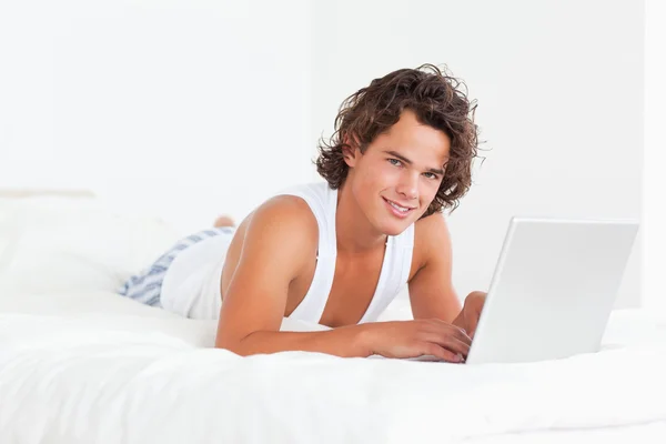 Handsome man using a notebook — Stock Photo, Image