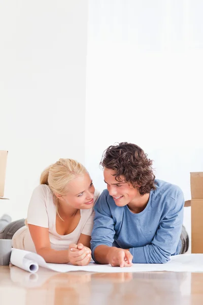 Portrait of an in love couple organizing their future home — Stock Photo, Image