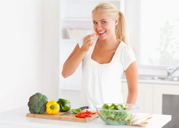 Woman eating pepper — Stock Photo, Image