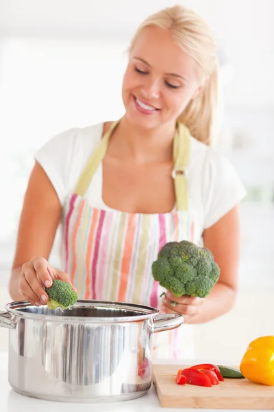 Portrait of a woman putting cabbage on water — Stock Photo, Image