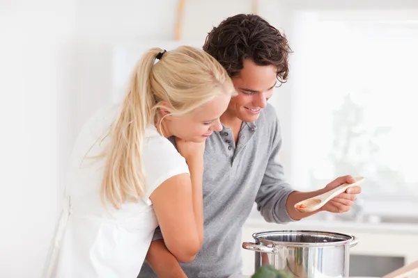 Couple tasting a meal — Stock Photo, Image