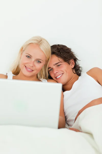 Portrait of a couple watching a movie — Stock Photo, Image