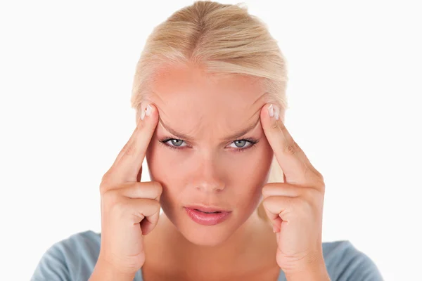 Blond kvinna med huvudvärk — Stockfoto