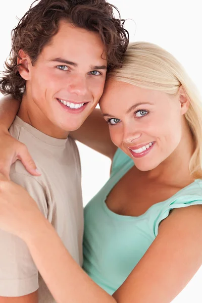 Primer plano de una feliz pareja sonriendo —  Fotos de Stock