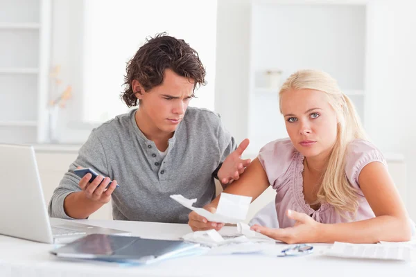 Clueless couple accounting — Stock Photo, Image