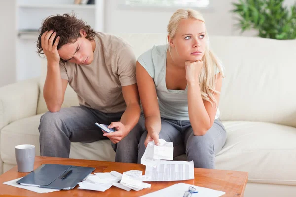 Couple figuring out what to do — Stock Photo, Image