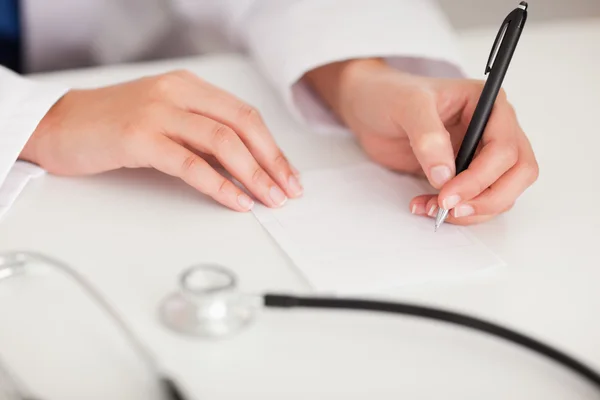 Doctor writing a note — Stock Photo, Image